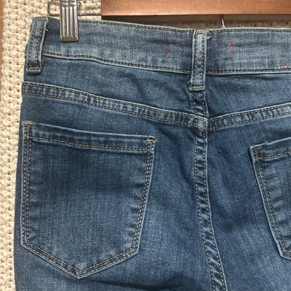 Midrise Q2 distressed ankle distressed jeans size Medium - Picture 3 of 9